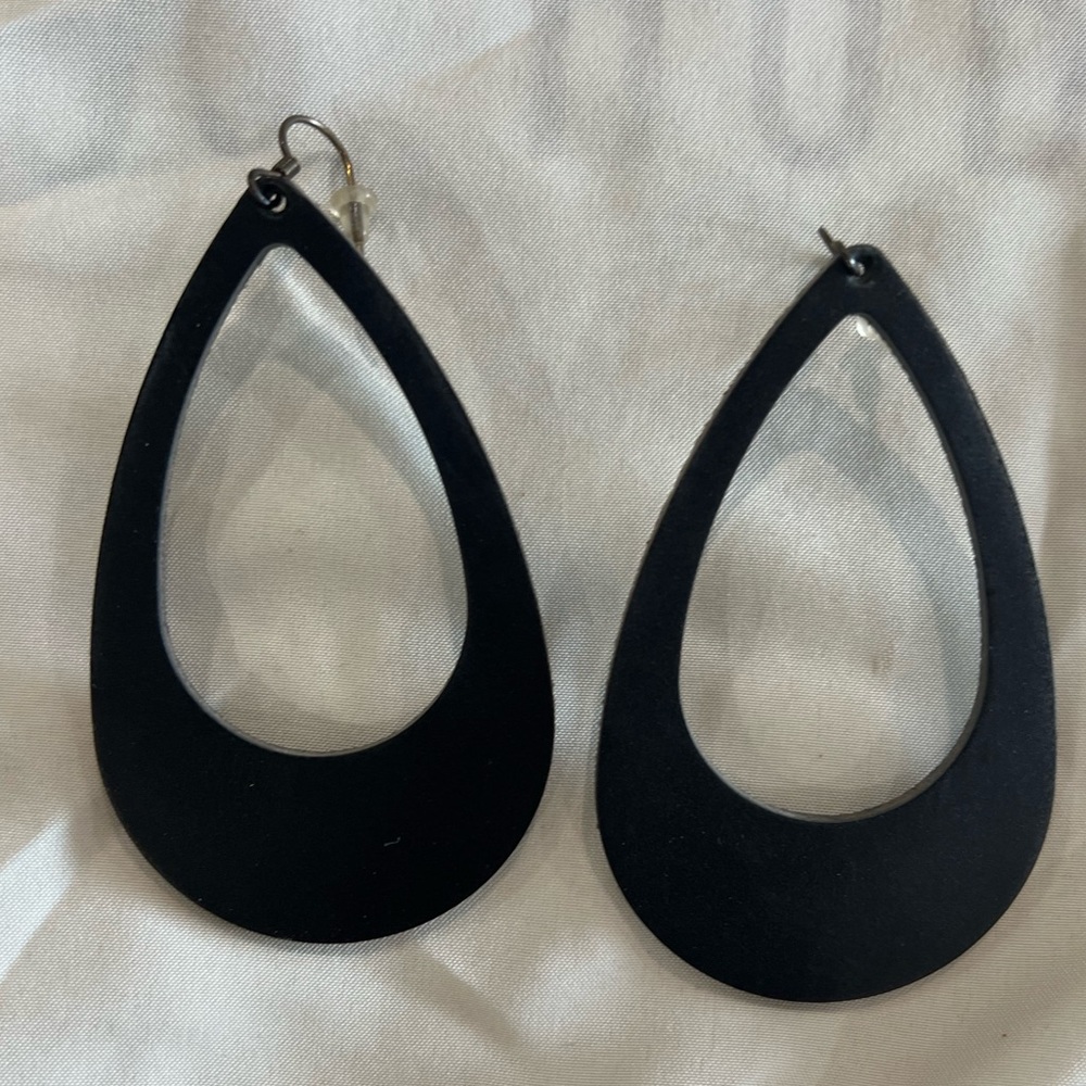 Nickel & Suede Black Teardrop cutout, Large